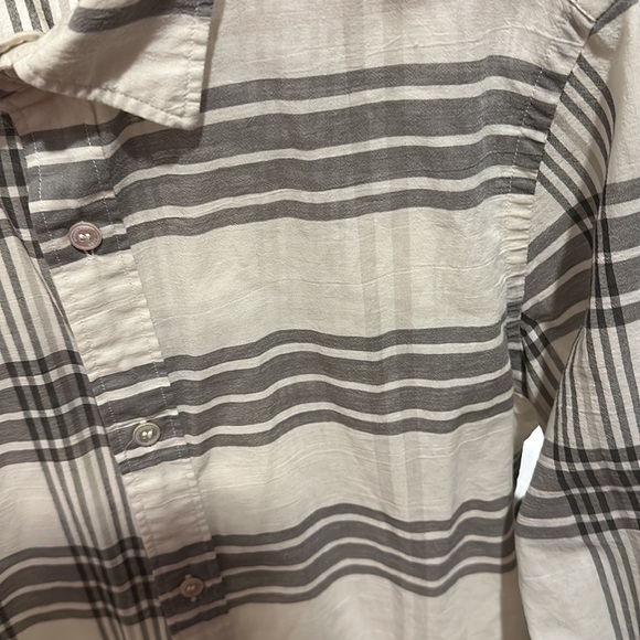 Burberry shirt used once really nice fits Iike a small - Picture 3 of 5
